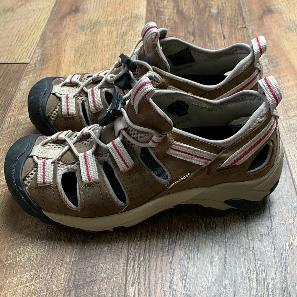 Keen Arroyo II leather waterproof sandal size 6